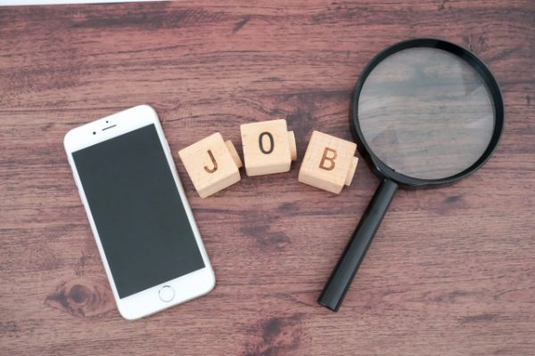 スマホとJOBの文字と虫眼鏡の画像