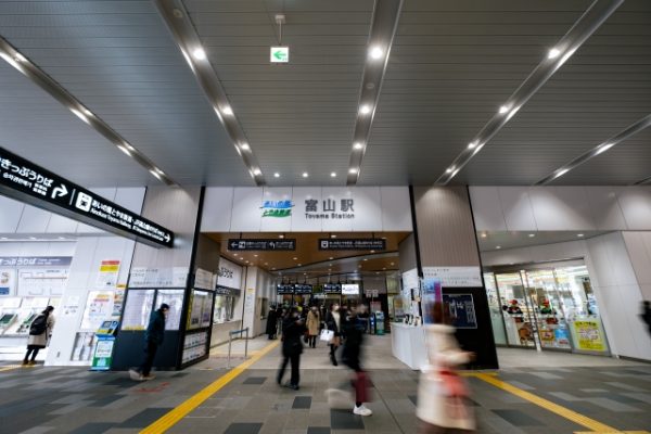 富山駅の中の写真
