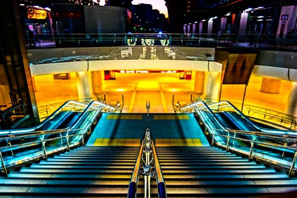 金沢駅の地下階段