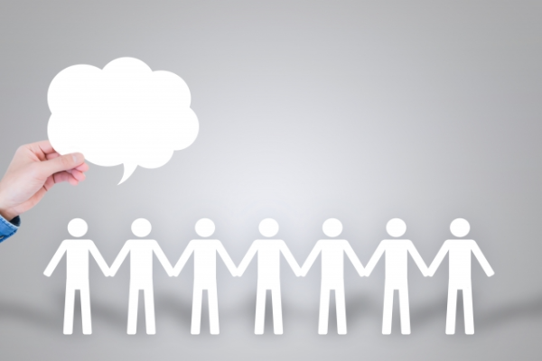 看護のお仕事の意見を述べる人たち