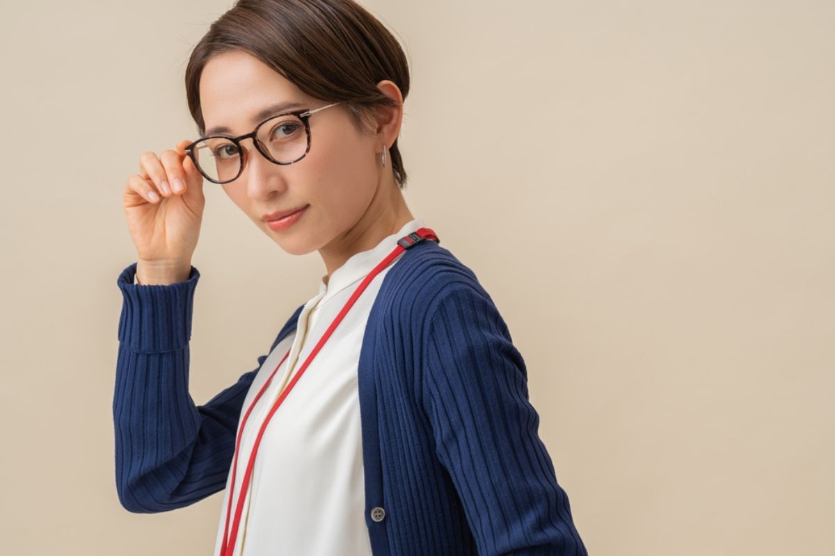 メガネを掛けた女性の画像