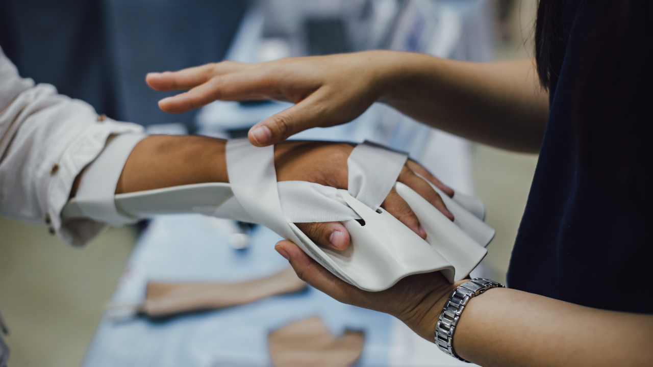 手を直している