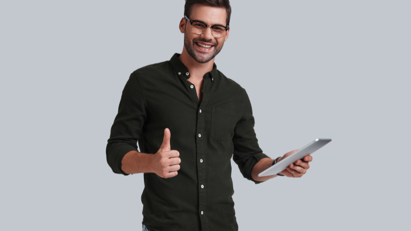 男性 サムズアップ