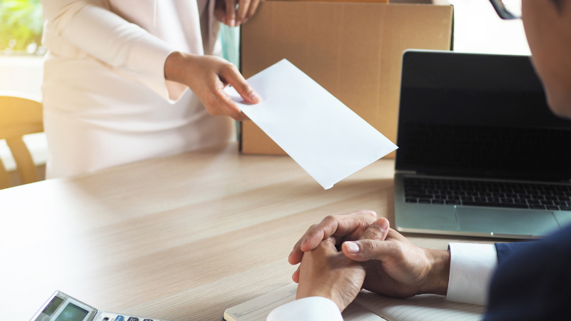 辞表を出している