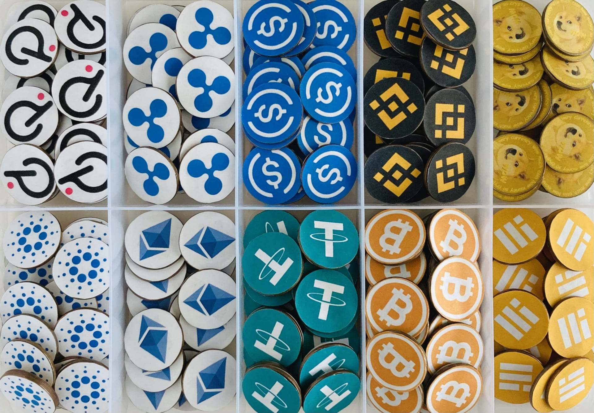 イオス/EOSの買い方は？通貨の特徴や今後を解説！購入できる取引所もご紹介│LIFE TREND