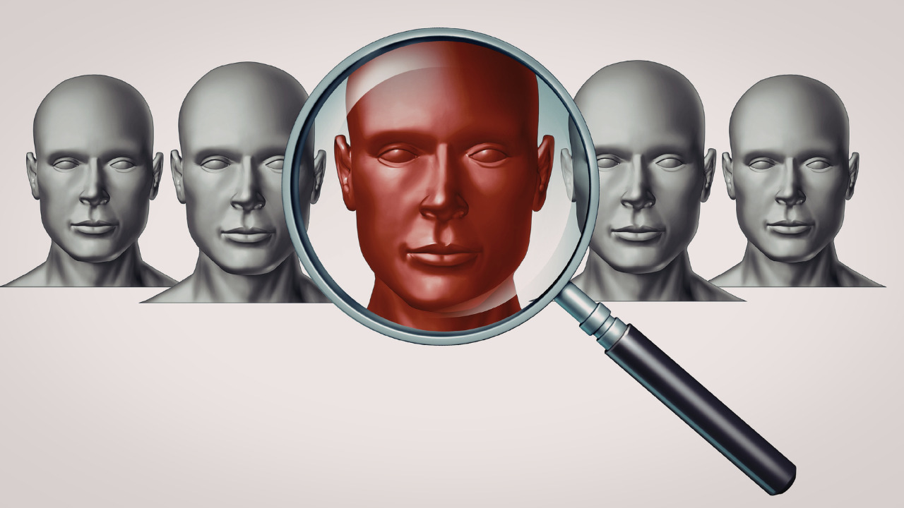 虫眼鏡で人物を拡大して調べるイメージ